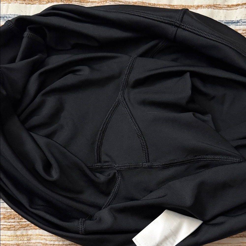 On Men's Black Performance Shorts BNWOT $90retail - Picture 8 of 11